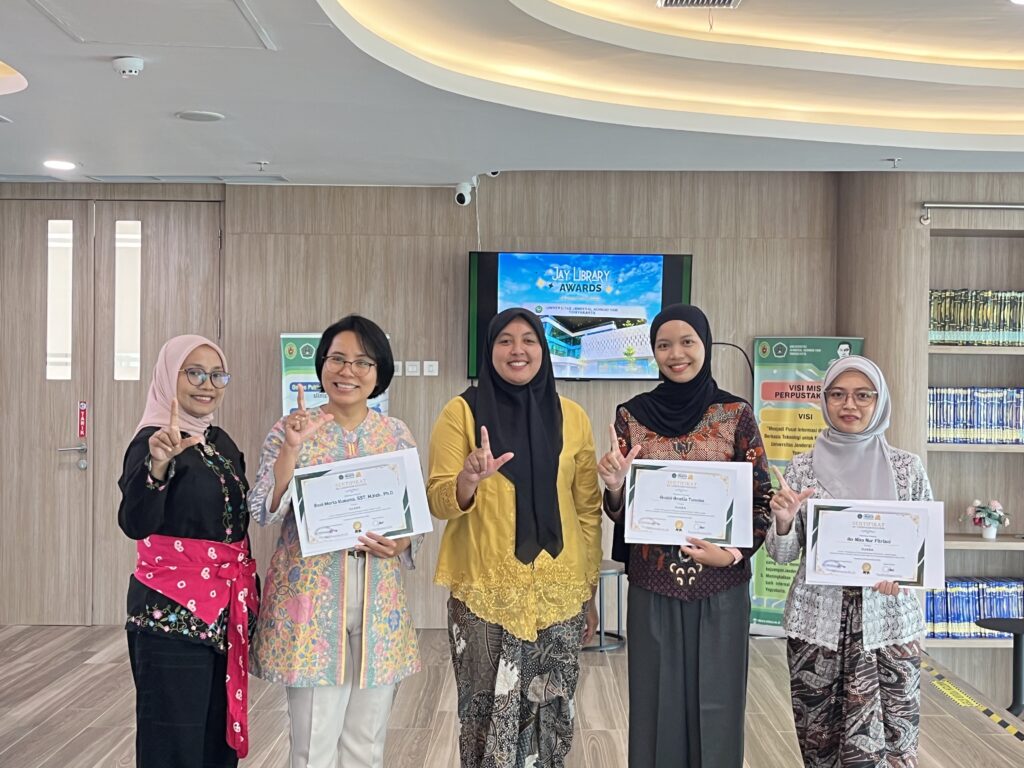 Pemenang JAY Library Award kategori Pengunjung Terbanyak Dosen diraih oleh Reni Merta Kusuma, M.Keb., Phd.  Kategori Mahasiswa diraih oleh An-Nisa Nur Fitriani. dan Kategori Pengunjung Terbanyak Unjaya ELibraray diraih oleh Gregorius Excelcis Warow